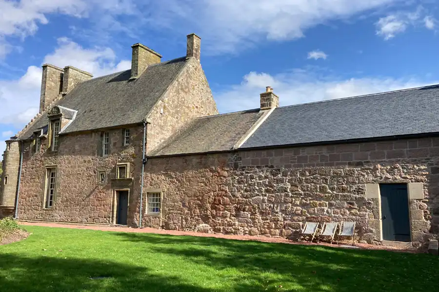 Rosslyn Castle exterior view